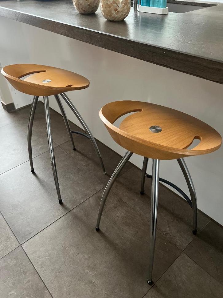 Lyra Sigurdur Thorsteinsson aanbieding !!!, Huis en Inrichting, Barkrukken, Zo goed als nieuw, 60 tot 90 cm, Hout, Metaal, 2 krukken