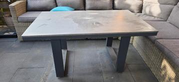 Composieten tuintafel beschikbaar voor biedingen