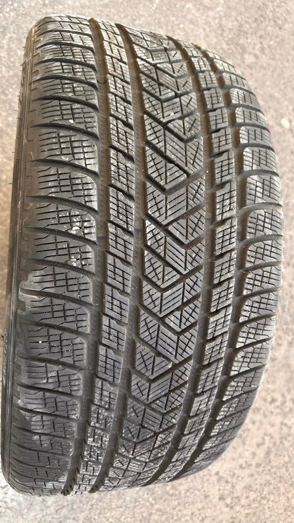 Pirelli winter Banden 2x. 275.35R22. 6.5mm  2x 315.30R22 8mm, Gebruikt, 275 mm, Overige maten, Band(en)