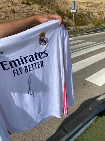 Real madrid shirt, gesigneerd door Karim Benzema beschikbaar voor biedingen