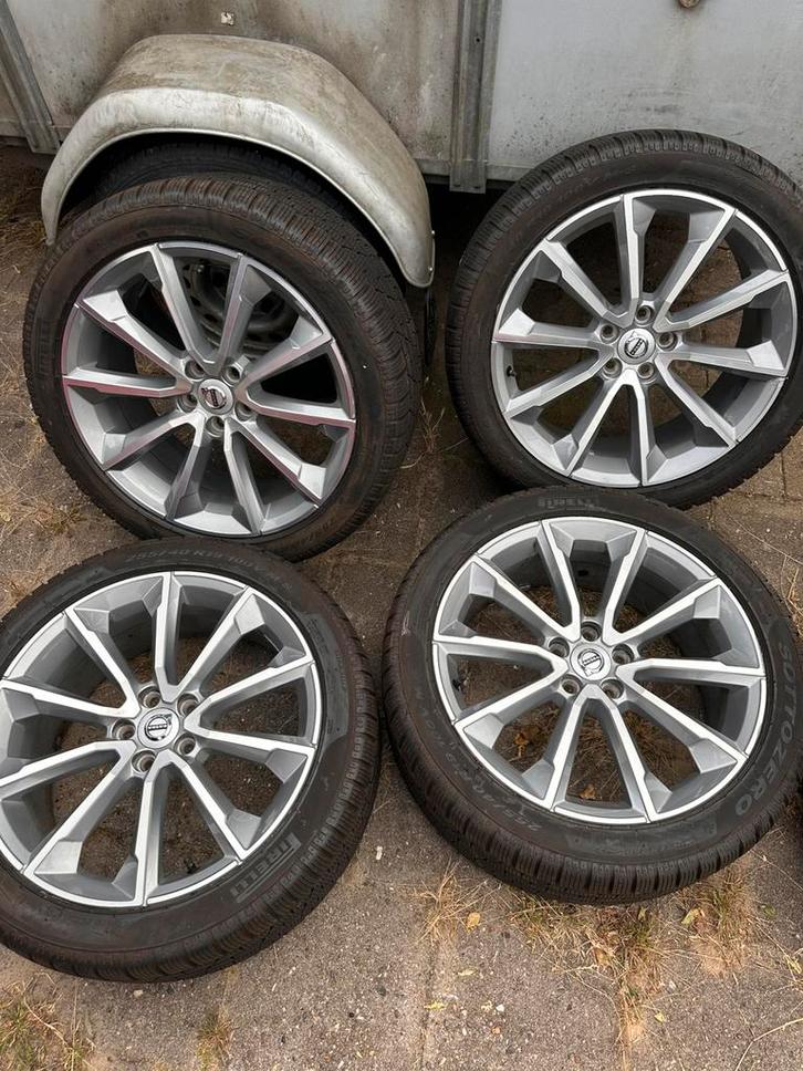 Volvo V90/S90 19” Winterset 8mm! Origineel!! Mooi!!, Auto-onderdelen, Banden en Velgen, Banden en Velgen, Winterbanden, 19 inch
