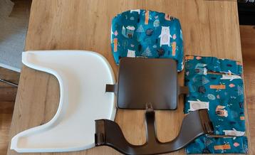 Stokke babyset met wasbare hoezen en tafelblad beschikbaar voor biedingen