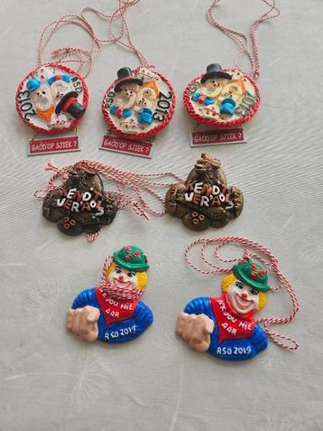 Carnavalsinsignes VELDTEKENS klein formaat  beschikbaar voor biedingen