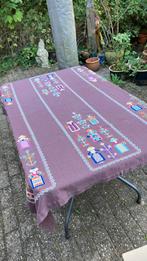 Retro geborduurd tafellaken, Huis en Inrichting, Ophalen, Zo goed als nieuw, Rechthoek, Binnen