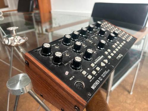 Moog Mother-32 Analoge Synthesizer - Vaste Lage prijs, Muziek en Instrumenten, Synthesizers, Gebruikt, Overige aantallen, Overige merken