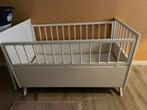 Antiek Zweeds kinderbedje met matras, Kinderen en Baby's, Babywiegjes en Ledikanten, Ophalen of Verzenden, Gebruikt, Ledikant