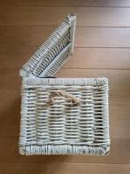 Rotan opbergmand wit met klep. Handvaten van touw., Ophalen, Gebruikt, Mand, Riet