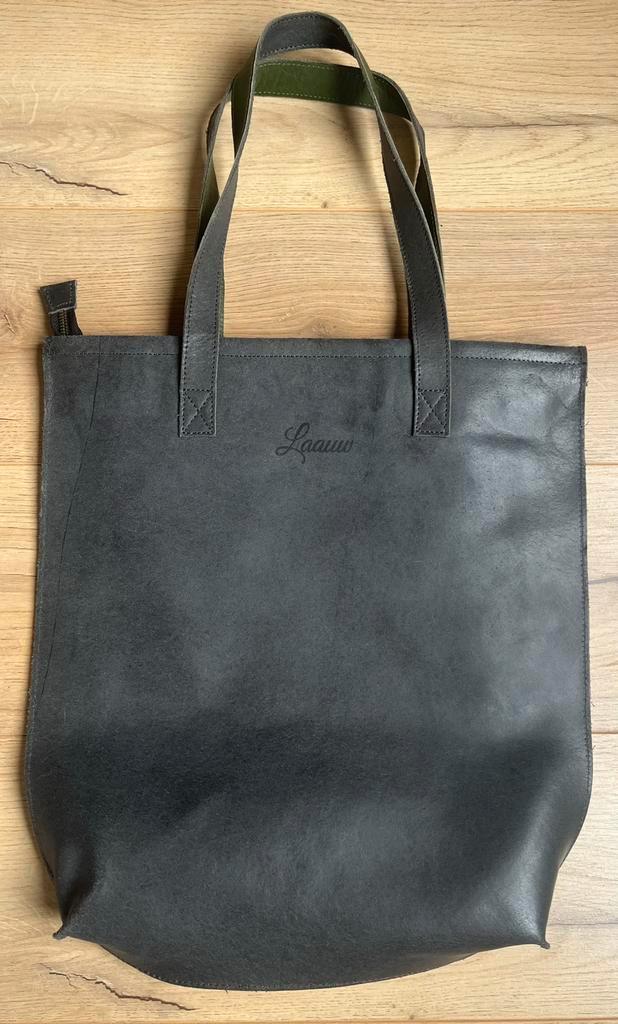 Leren grijs met groene shopper van Laauw, Sieraden, Tassen en Uiterlijk, Tassen | Damestassen, Zo goed als nieuw, Shopper, Grijs