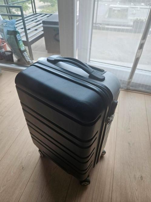 Handbagage, koffer, trolley, Sieraden, Tassen en Uiterlijk, Koffers, Gebruikt, Hard kunststof, Wieltjes, Ophalen of Verzenden