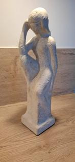 Betonnen beeld van een denkende vrouw, Tuin en Terras, Tuinbeelden, Ophalen, Gebruikt, Beton, Mensenbeeld