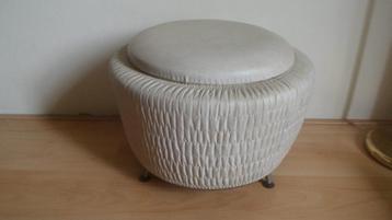 Vintage ronde poef  naaimand skai jaren '60 space age design beschikbaar voor biedingen