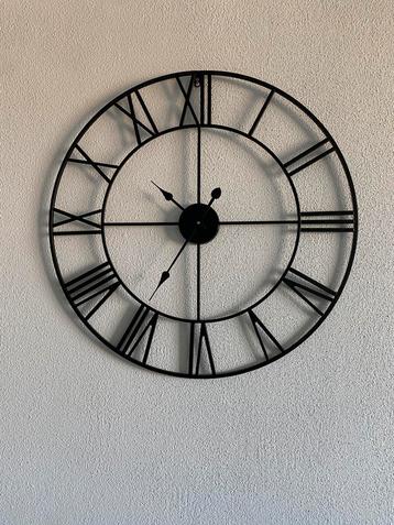 Wandklok zwart 70cm beschikbaar voor biedingen