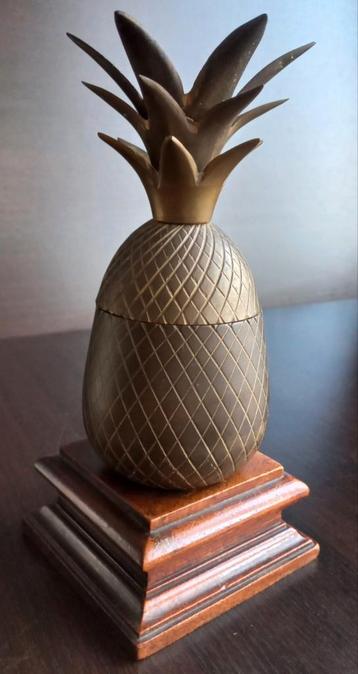 Elegant brons Sculptuur Hollywood regency ananaskistje beschikbaar voor biedingen