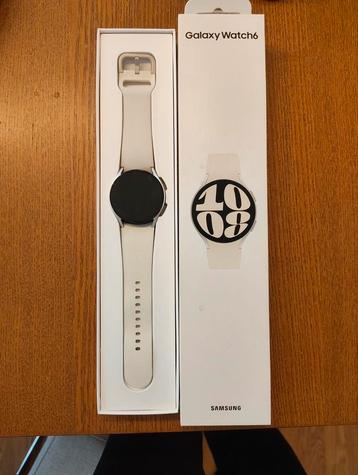 Samsung watch 6 40mm   in uitstekende staat zonder krassen  beschikbaar voor biedingen