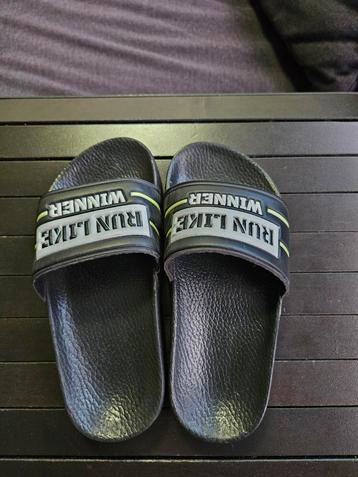 Slippers  beschikbaar voor biedingen