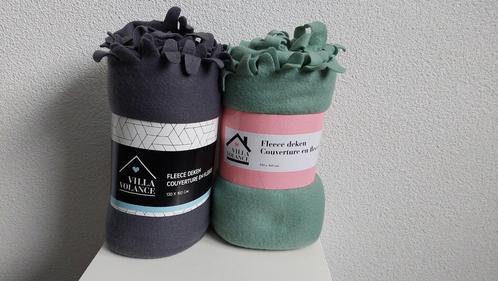 2x fleecedeken groen + grijs Villa Volance 130x160 cm ruches, Huis en Inrichting, Woonaccessoires | Plaids en Woondekens, Nieuw