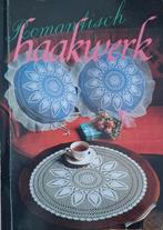 Vintage Boek Romantisch Haakwerk, Verzenden, Zo goed als nieuw, Haken, Patroon of Boek