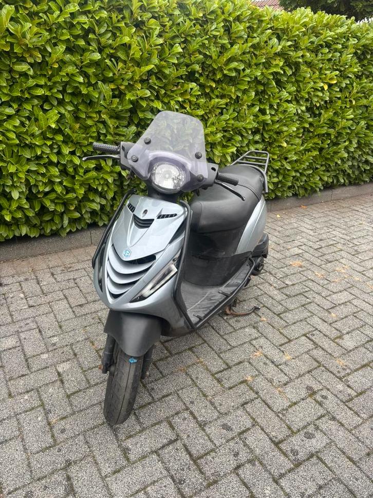 Piaggio Zip 4T – Full Option - Lage Kilomterstand., Fietsen en Brommers, Scooters | Piaggio, Zo goed als nieuw, Zip, Maximaal 25 km/u