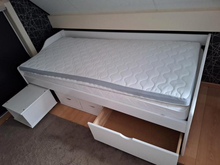 2x Massief wit  houten bedden 90x200 met nachtkastje, Huis en Inrichting, Slaapkamer | Bedden, Gebruikt, Eenpersoons, 90 cm, Hout