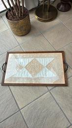 Oud houten dienblad/handgrepen.Gehaakt kleed onder glas., Huis en Inrichting, Woonaccessoires | Dienbladen, Ophalen of Verzenden