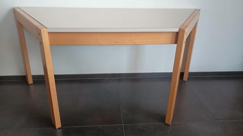 Kinderbureau trapezium vorm (2x), Huis en Inrichting, Bureaus, Zo goed als nieuw, Bureau, Ophalen