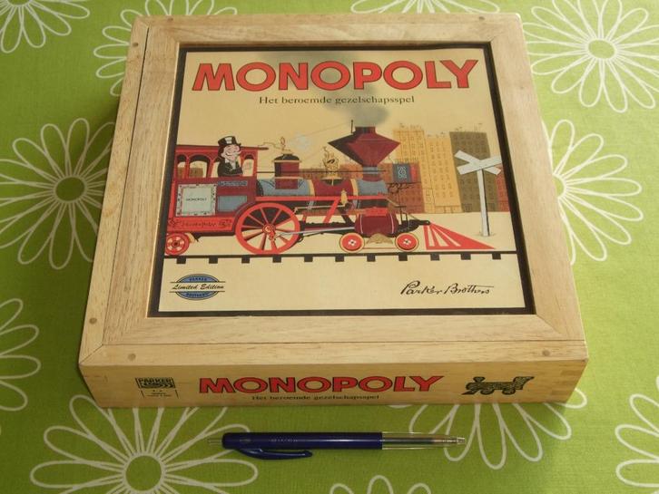 Monopoly Limited Edition in houten kist, Hobby en Vrije tijd, Gezelschapsspellen | Bordspellen, Nieuw, Een of twee spelers, Drie of vier spelers