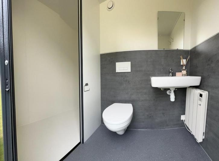Te huur mobiele badkamer op of zonder aanhanger, Hobby en Vrije tijd, Feestartikelen | Verhuur, Nieuw, Overige, Ophalen