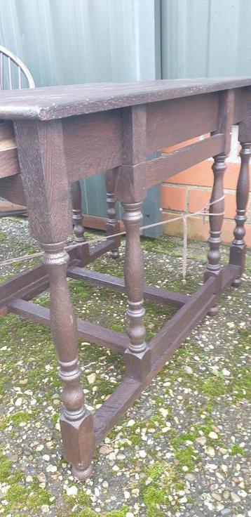 Hangoren tafel met stoelen  beschikbaar voor biedingen