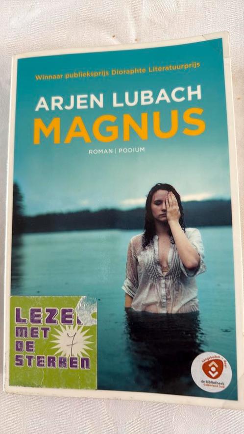 Arjen Lubach - Magnus, Boeken, Literatuur, Zo goed als nieuw, Nederland, Ophalen of Verzenden