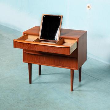 Vintage gerenoveerde Deense ladekast met spiegel, 60s chest beschikbaar voor biedingen
