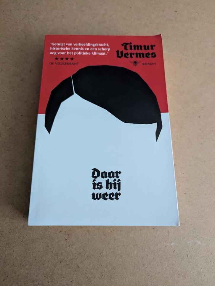 Daar is hij weer - Timur Vermes, Boeken, Literatuur, Zo goed als nieuw, Europa overig, Ophalen of Verzenden