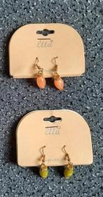 2 paar oorbellen van het merk Ella (kleur: zalm en olijfgr.), Ophalen of Verzenden, Nieuw, Overige materialen, Hangers
