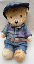Oud teddybeertje met Lee Jeans pakje aan  , Verzamelen, Beren en Cherished Teddies, Ophalen of Verzenden, Gebruikt, Stoffen beer