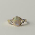 vintage 9 karaat gouden ring natuurlijke opaal en diamanten, Verzenden, Zo goed als nieuw, 17 tot 18, Dame