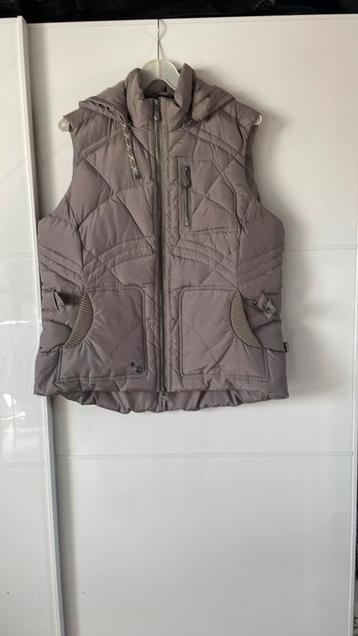 Taupekleurige bodywarmer XL beschikbaar voor biedingen