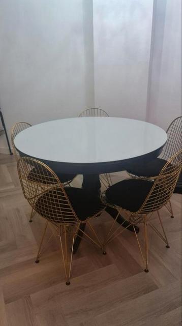 Uitschuifbaare eettafel zwart met witte glas erop 110/155cm beschikbaar voor biedingen