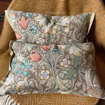 Engelse SET kussens William Morris Golden Lily beschikbaar voor biedingen