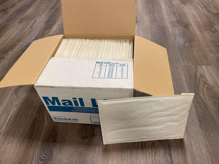 Mail Lite G/4 Bubbel Enveloppen - Nieuw 50 stuks, Diversen, Papierwaren, Nieuw, Ophalen of Verzenden