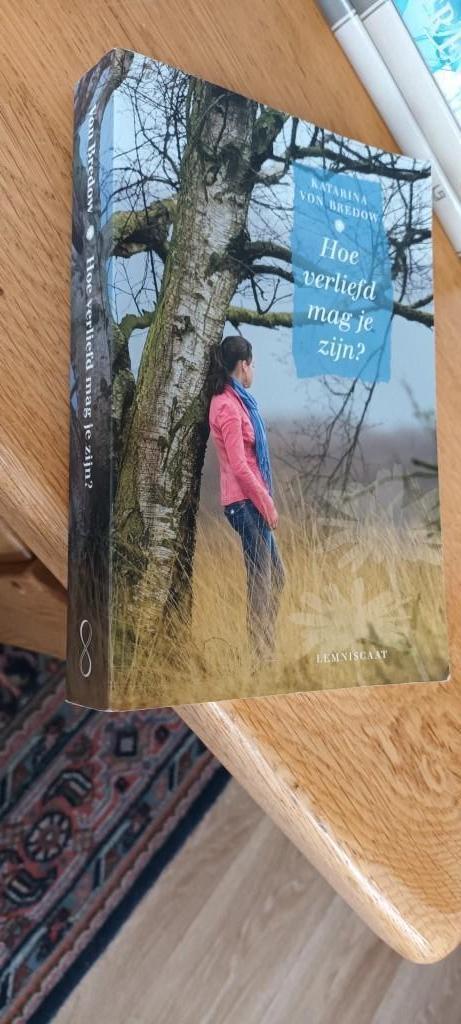 Hoe verliefd mag je zijn? /Expert in blozen /1.49 per stuk, Boeken, Romans, Gelezen, Nederland, Ophalen of Verzenden