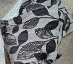 Twee gordijnen zilver met zwarte bladeren, Huis en Inrichting, Gebruikt, 100 tot 150 cm, Grijs, Ophalen of Verzenden