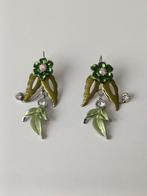 Zilverkleurige Oorbellen met Groene Bloem en Blad, Ophalen, Overige materialen, Hangers, Zo goed als nieuw