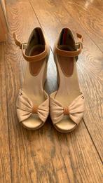 Origeneel tommy hilfiger sandalen 38 beige, Kleding | Dames, Ophalen of Verzenden, Zo goed als nieuw, Beige, Sandalen of Muiltjes