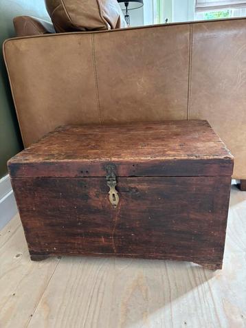 Houten kist beschikbaar voor biedingen