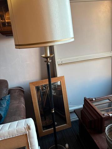Elegante Staande Lamp beschikbaar voor biedingen