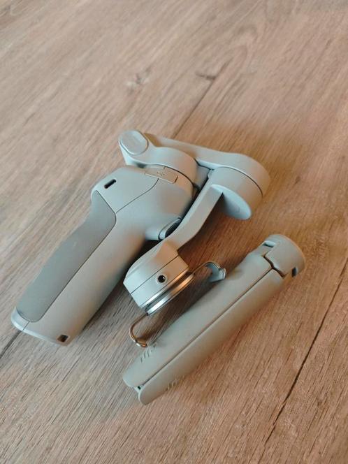 DJI Osmo 4 nauwelijks gebruikt izgs met tripod EUR 59,00, Audio, Tv en Foto, Fotografie | Statieven en Balhoofden, Zo goed als nieuw