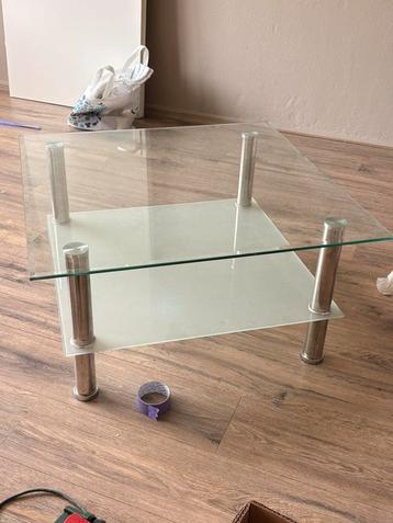 Glazen salontafel beschikbaar voor biedingen