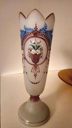 Antieke Victoriaanse vaas van opaline glas, Ophalen