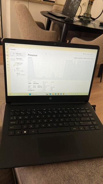 Zwarte HP laptop met lader beschikbaar voor biedingen