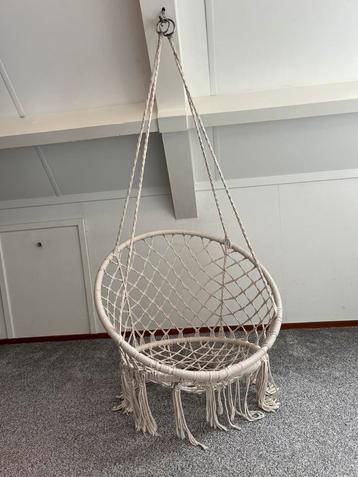 Hangstoel beschikbaar voor biedingen