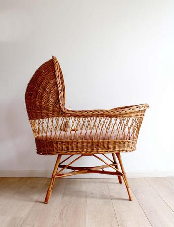 Rotan vintage wieg. Boho baby bedje met rieten kap.  beschikbaar voor biedingen